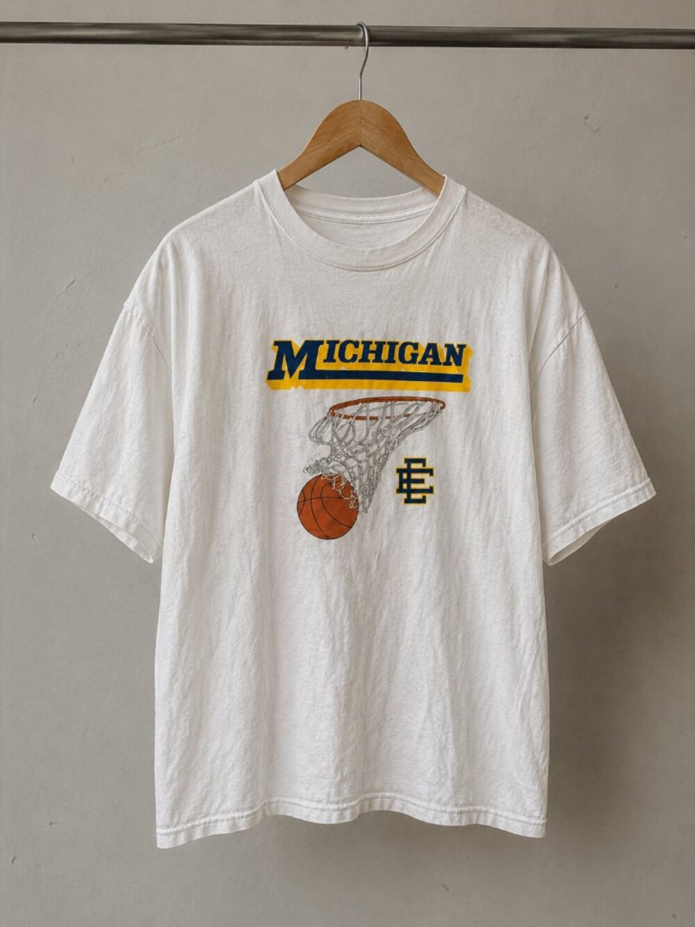 Michigan Wolverines Basketball Graphic T-Shirt White NCAA College Sports Tee Men